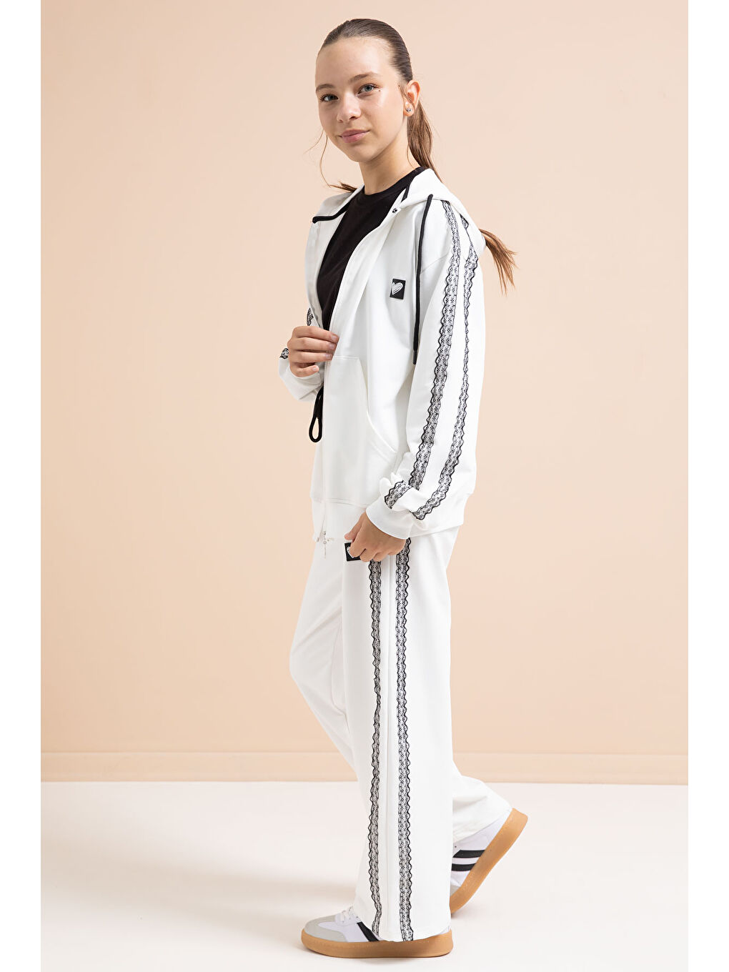 Beyaz Dantel Şeritli Hırkalı Kız Çocuk 2li Eşofman Takımı 21246-2