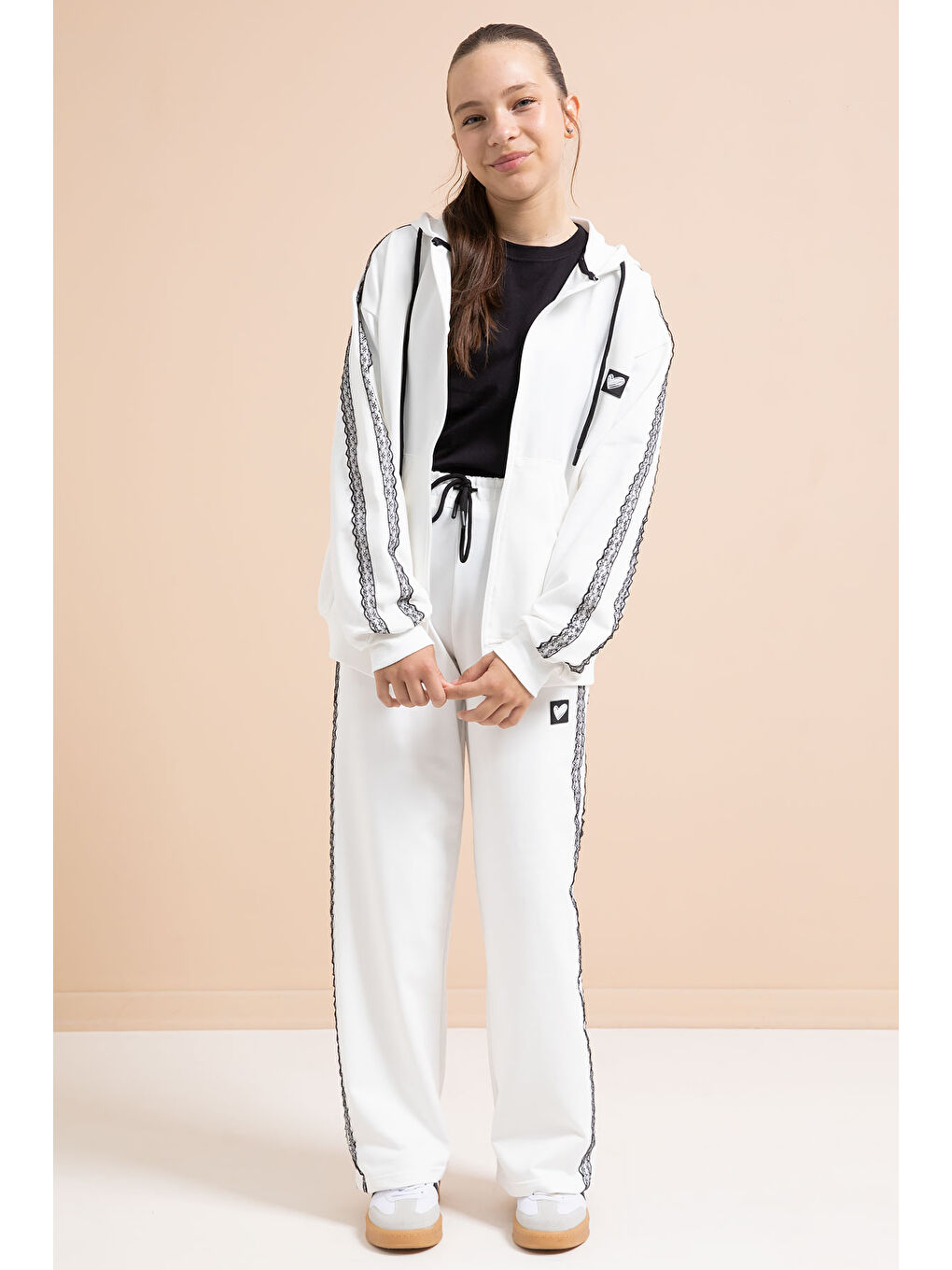 Beyaz Dantel Şeritli Hırkalı Kız Çocuk 2li Eşofman Takımı 21246-3