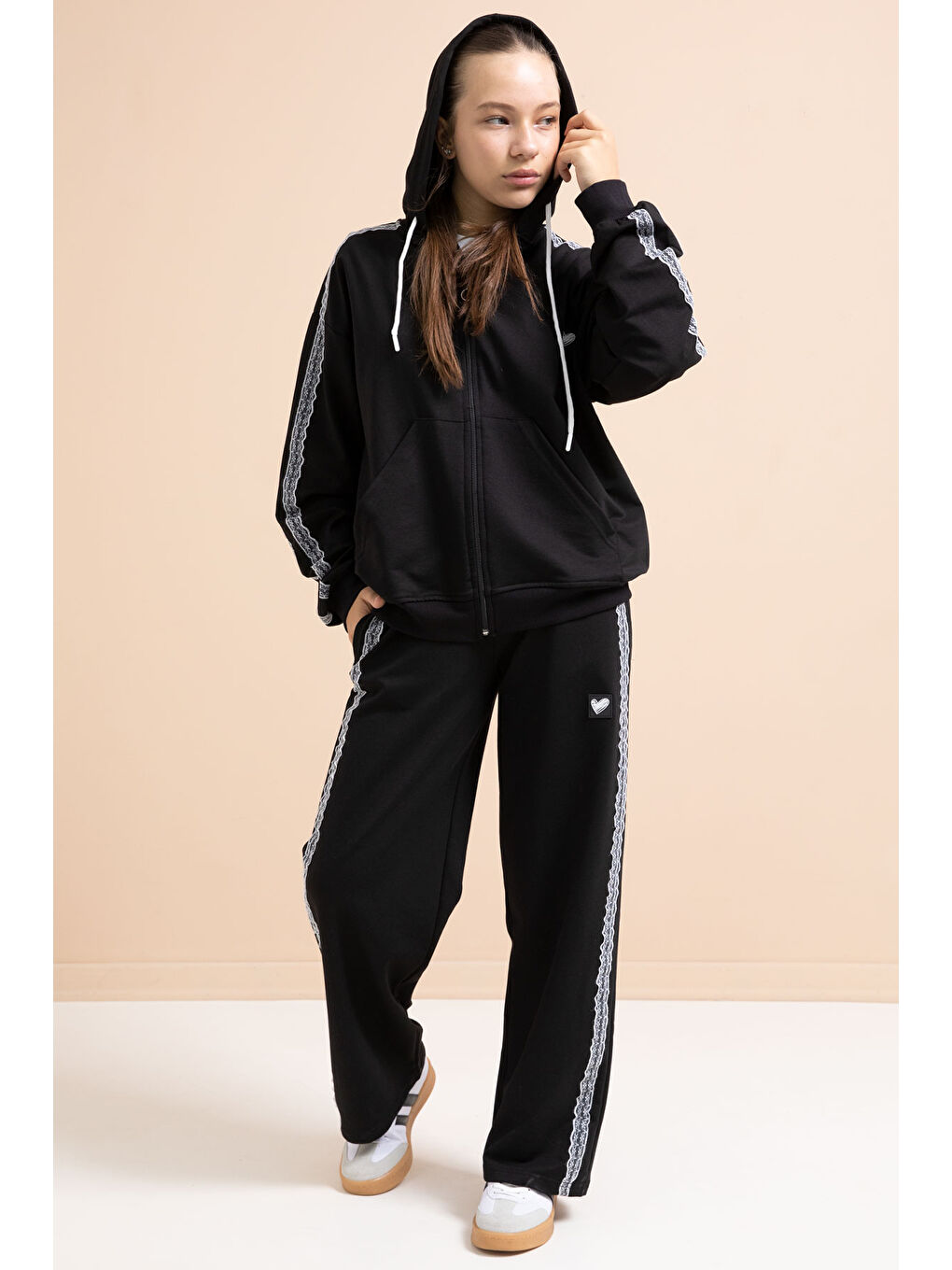 Siyah Dantel Şeritli Hırkalı Kız Çocuk 2li Eşofman Takımı 21242