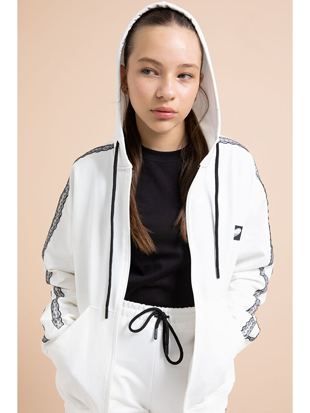 Beyaz Dantel Şeritli Hırkalı Kız Çocuk 2li Eşofman Takımı 21246-4