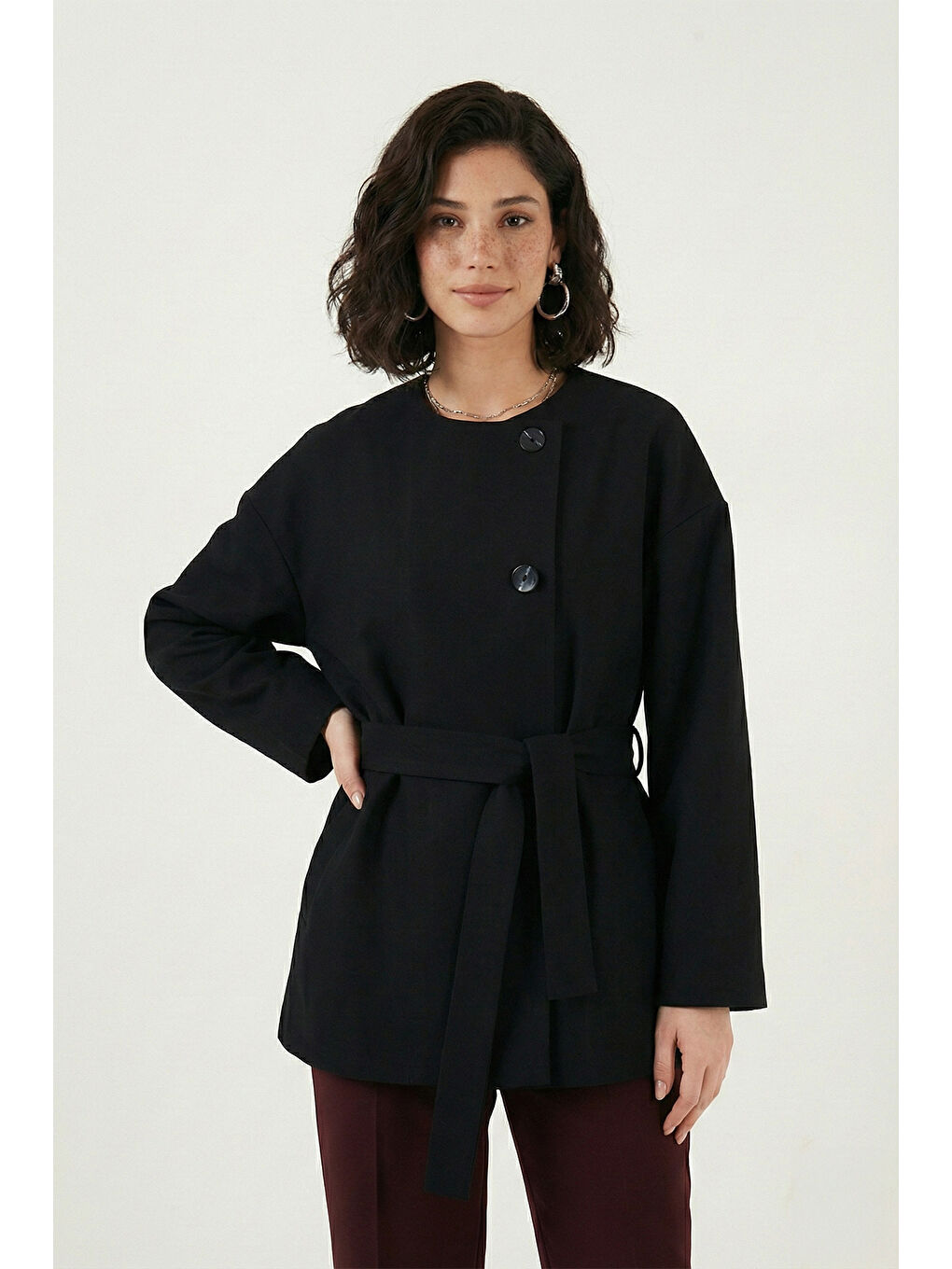 Siyah Regular Fit Bisiklet Yaka Kemer Detaylı Trençkot 6927672-3