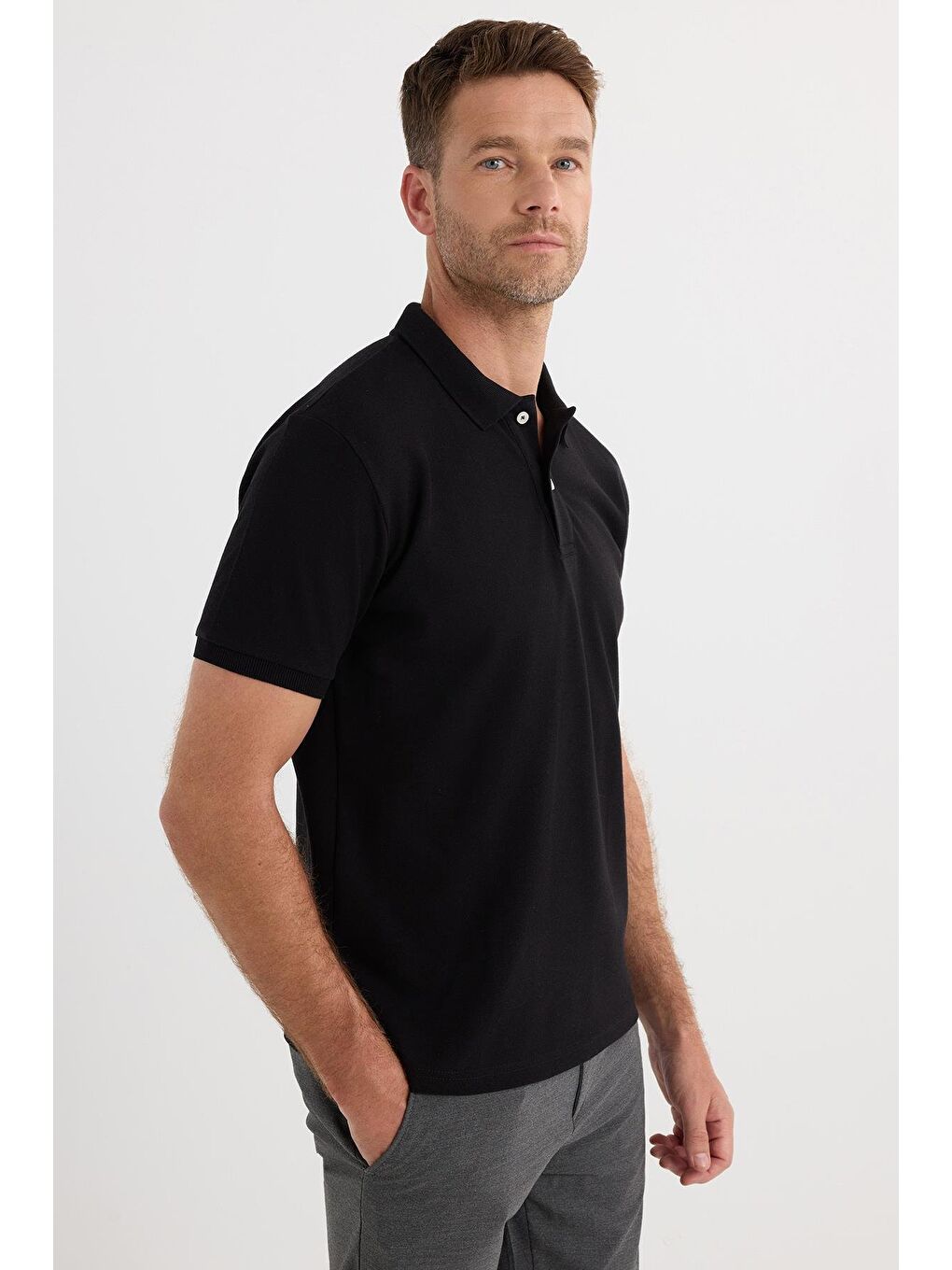 Erkek Regular Fit Klasik Kesim Pamuklu Yumuşak Dokulu Serin Tutan Kumaş Düz Siyah Polo Yaka Tişört-4