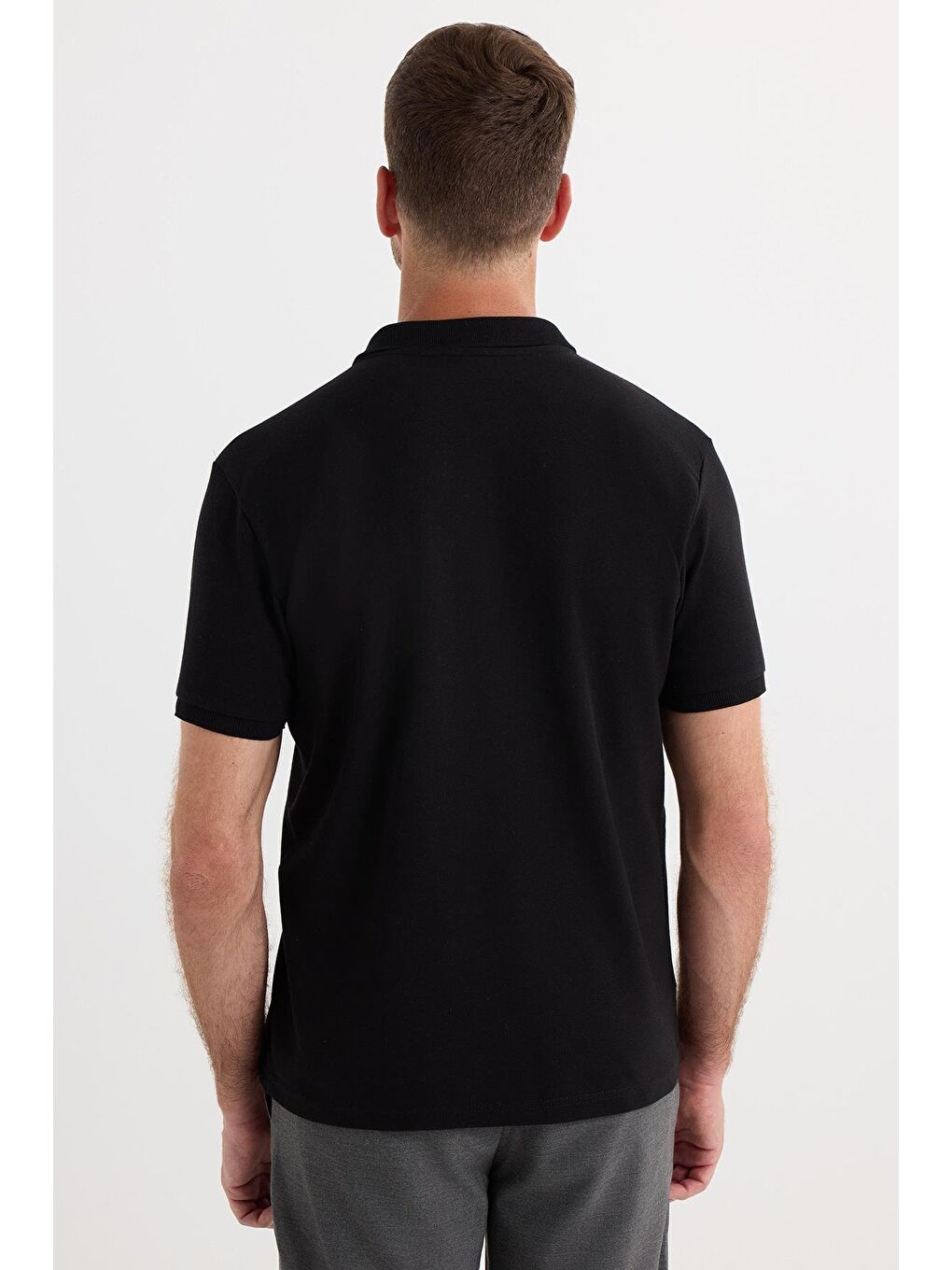 Erkek Regular Fit Klasik Kesim Pamuklu Yumuşak Dokulu Serin Tutan Kumaş Düz Siyah Polo Yaka Tişört-6