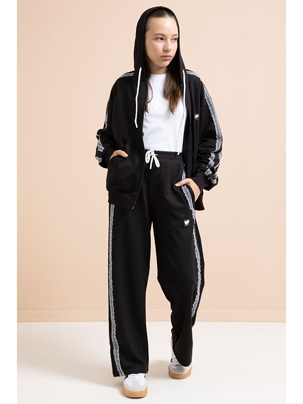 Siyah Dantel Şeritli Hırkalı Kız Çocuk 2li Eşofman Takımı 21242-2