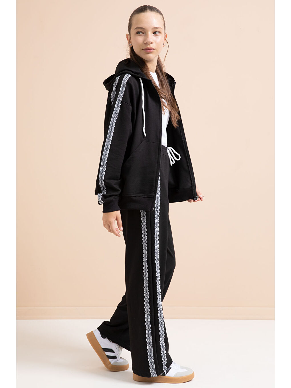 Siyah Dantel Şeritli Hırkalı Kız Çocuk 2li Eşofman Takımı 21242-3