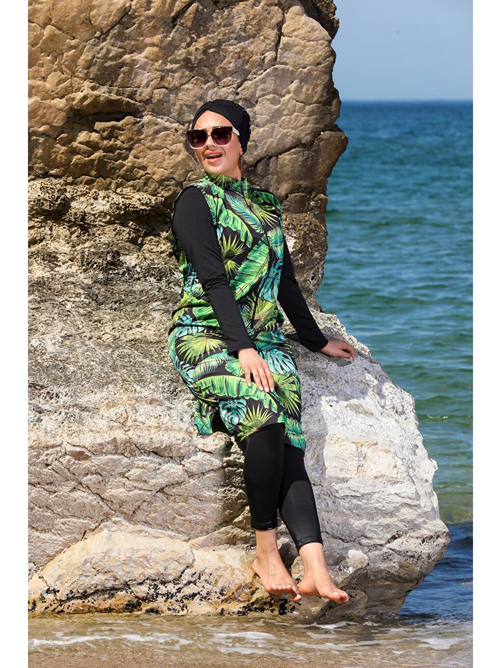 Siyah Yeşil Yaprak Desen Uzun Jile Kapalı Tesettür Mayo 2376-1