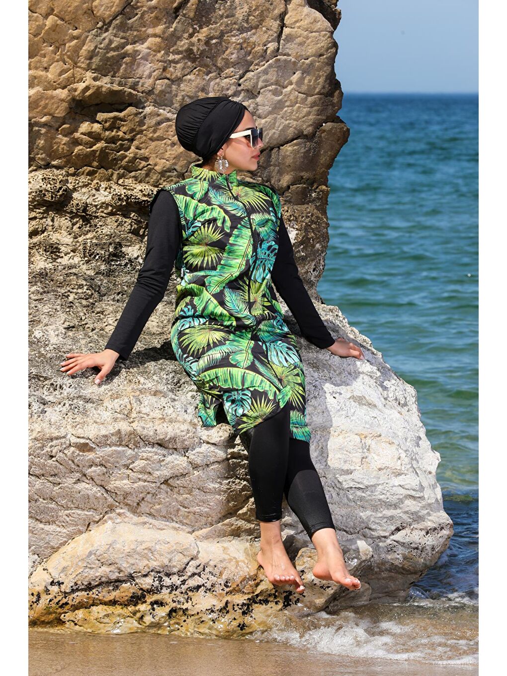 Siyah Yeşil Yaprak Desen Uzun Jile Kapalı Tesettür Mayo 2376-2