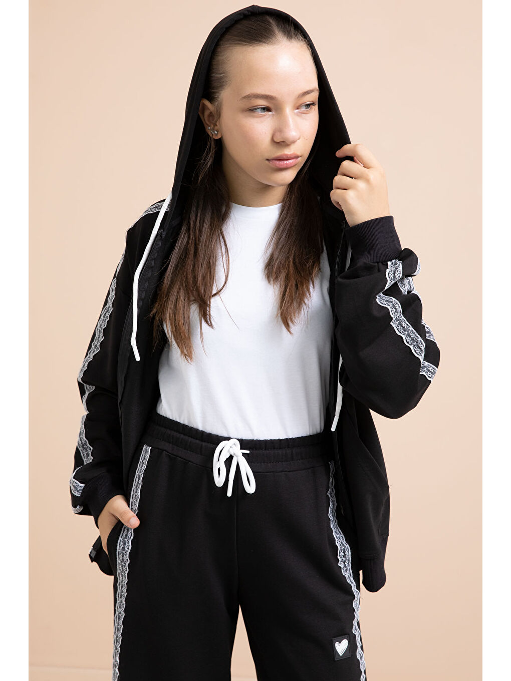 Siyah Dantel Şeritli Hırkalı Kız Çocuk 2li Eşofman Takımı 21242-4