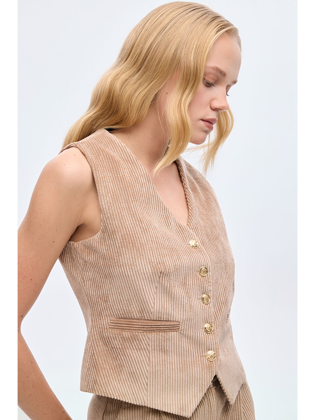 Kahverengi V Yaka Kadife Yelek Camel-2