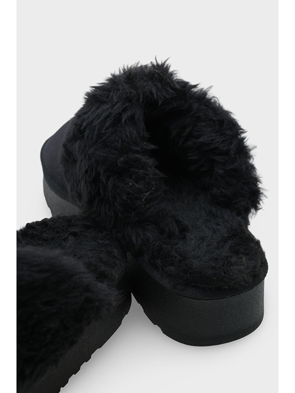 Siyah Florri Tüylü Burnu Kapalı Kadın Terlik-3