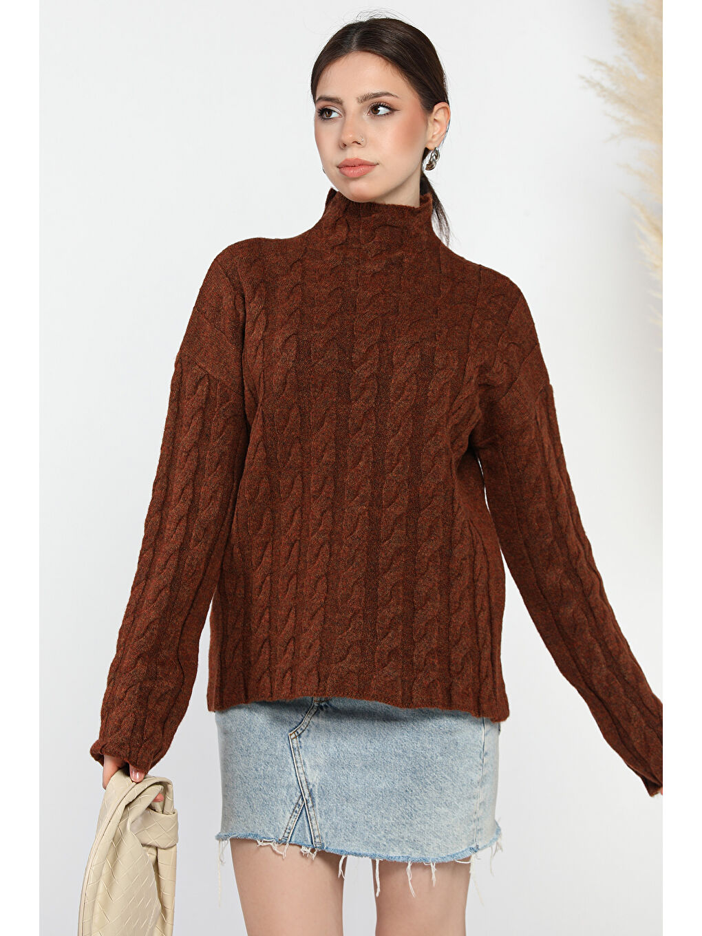 Kahverengi Yarım Balıkçı Yaka Desenli Kadın Triko Kazak-1