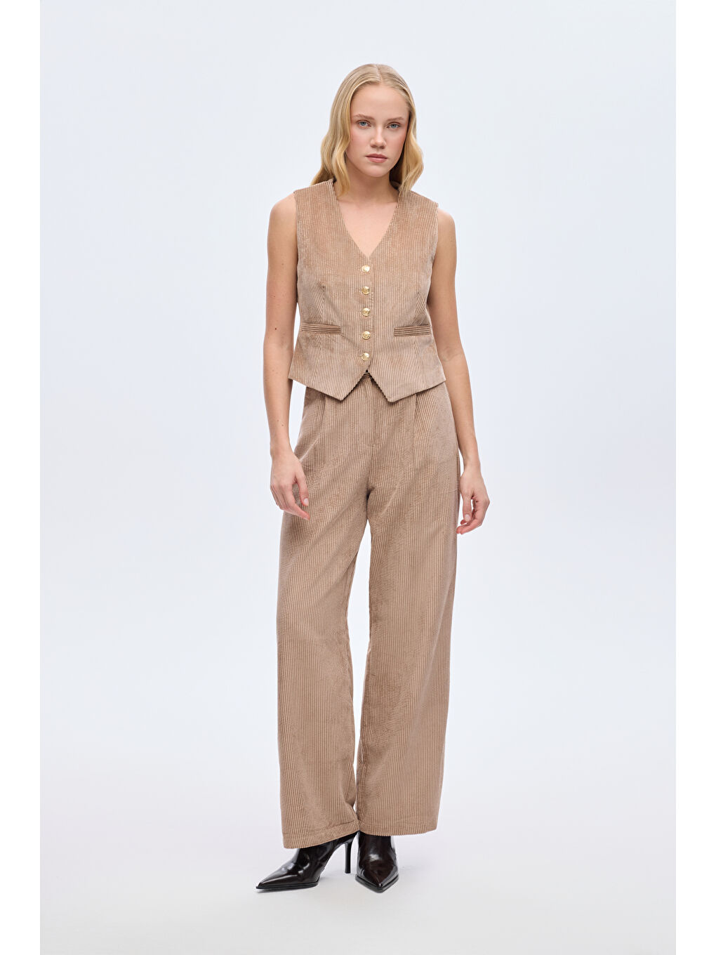 Kahverengi V Yaka Kadife Yelek Camel-3