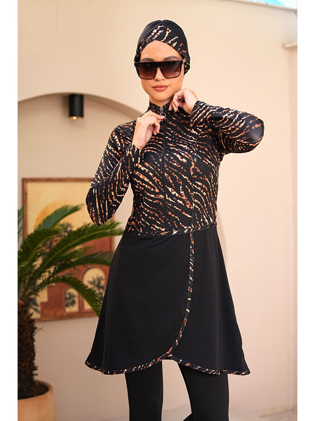 Siyah Leopar Desen Fermuarlı Pareo Model Taytlı Kapalı Tesettür Mayo 3741-1