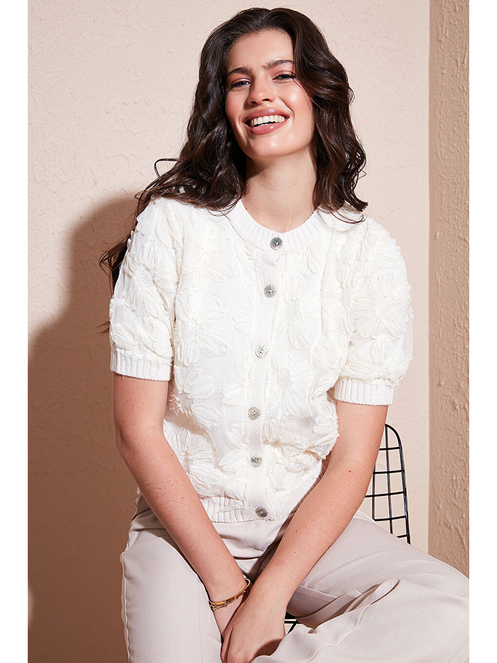 Ekru Premium Regular Fit Bisiklet Yaka Tüllü Çiçekli Kısa Kollu Hırka 680HI00386-1