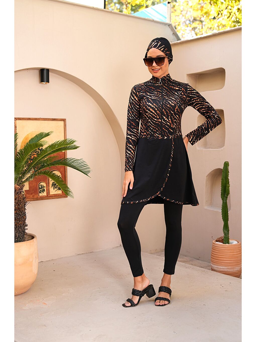 Siyah Leopar Desen Fermuarlı Pareo Model Taytlı Kapalı Tesettür Mayo 3741-2