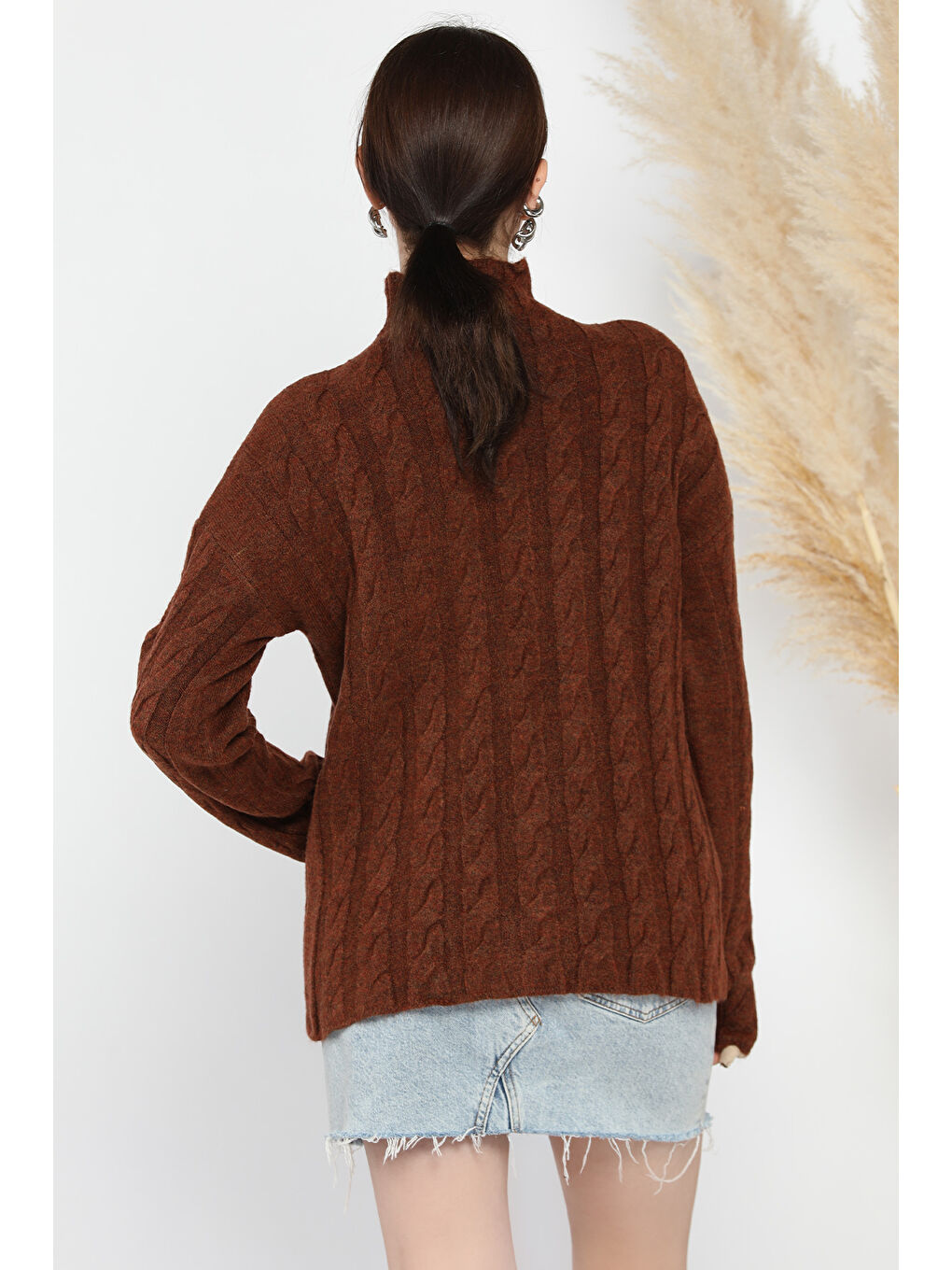 Kahverengi Yarım Balıkçı Yaka Desenli Kadın Triko Kazak-2
