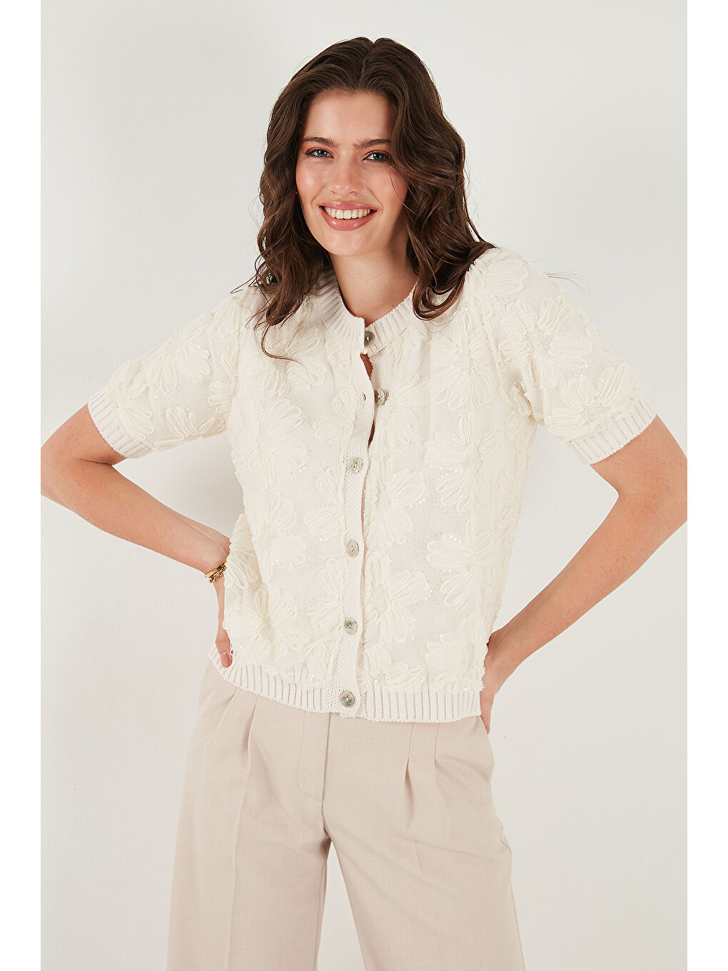 Ekru Premium Regular Fit Bisiklet Yaka Tüllü Çiçekli Kısa Kollu Hırka 680HI00386-2