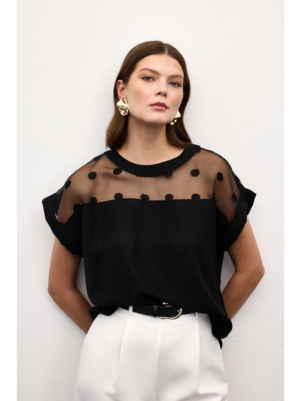 Puantiye Detaylı Kısa Kollu Bluz - Siyah-1