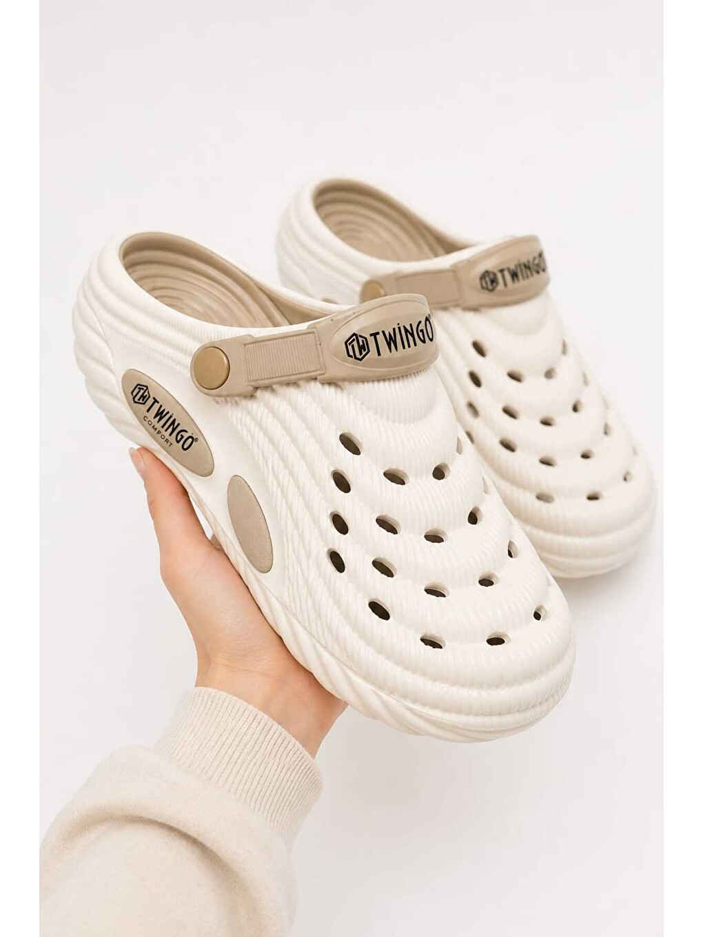 Ekru Unisex Yazlık Terlik – Nefes Alabilir, Yumuşak Tabanlı, Ayarlanabilir Arka Bantlı Sandalet-2