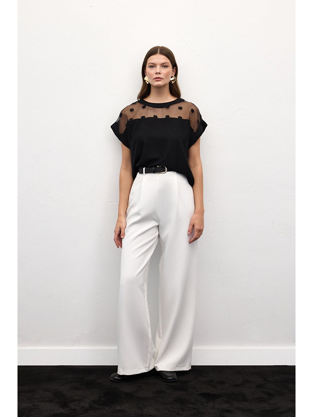 Puantiye Detaylı Kısa Kollu Bluz - Siyah-2