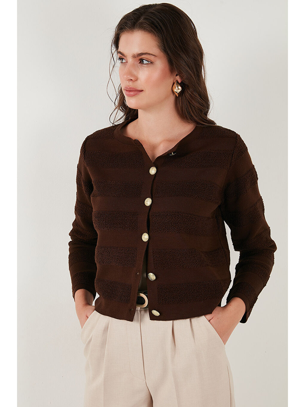 Kahverengi Premium Regular Fit Bisiklet Yaka Düğmeli Dokulu Triko Hırka 680HI00337-3