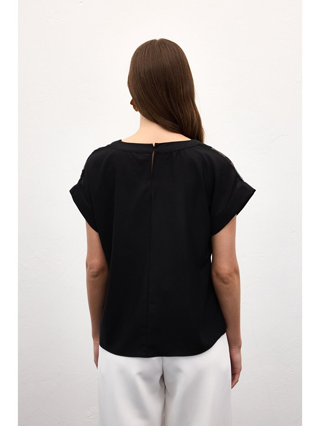 Puantiye Detaylı Kısa Kollu Bluz - Siyah-6