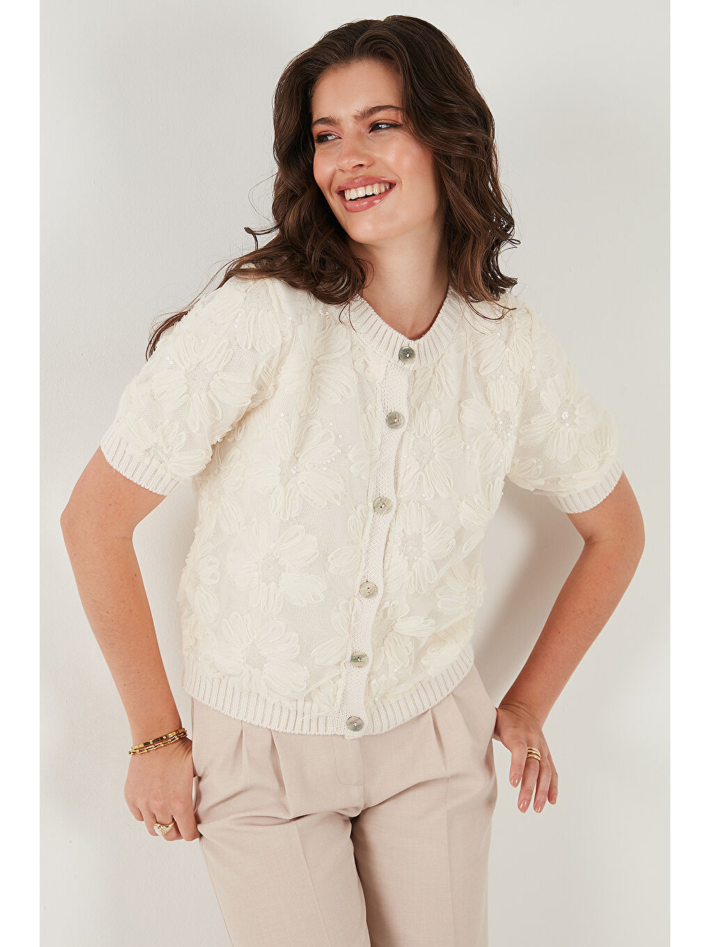 Ekru Premium Regular Fit Bisiklet Yaka Tüllü Çiçekli Kısa Kollu Hırka 680HI00386-4