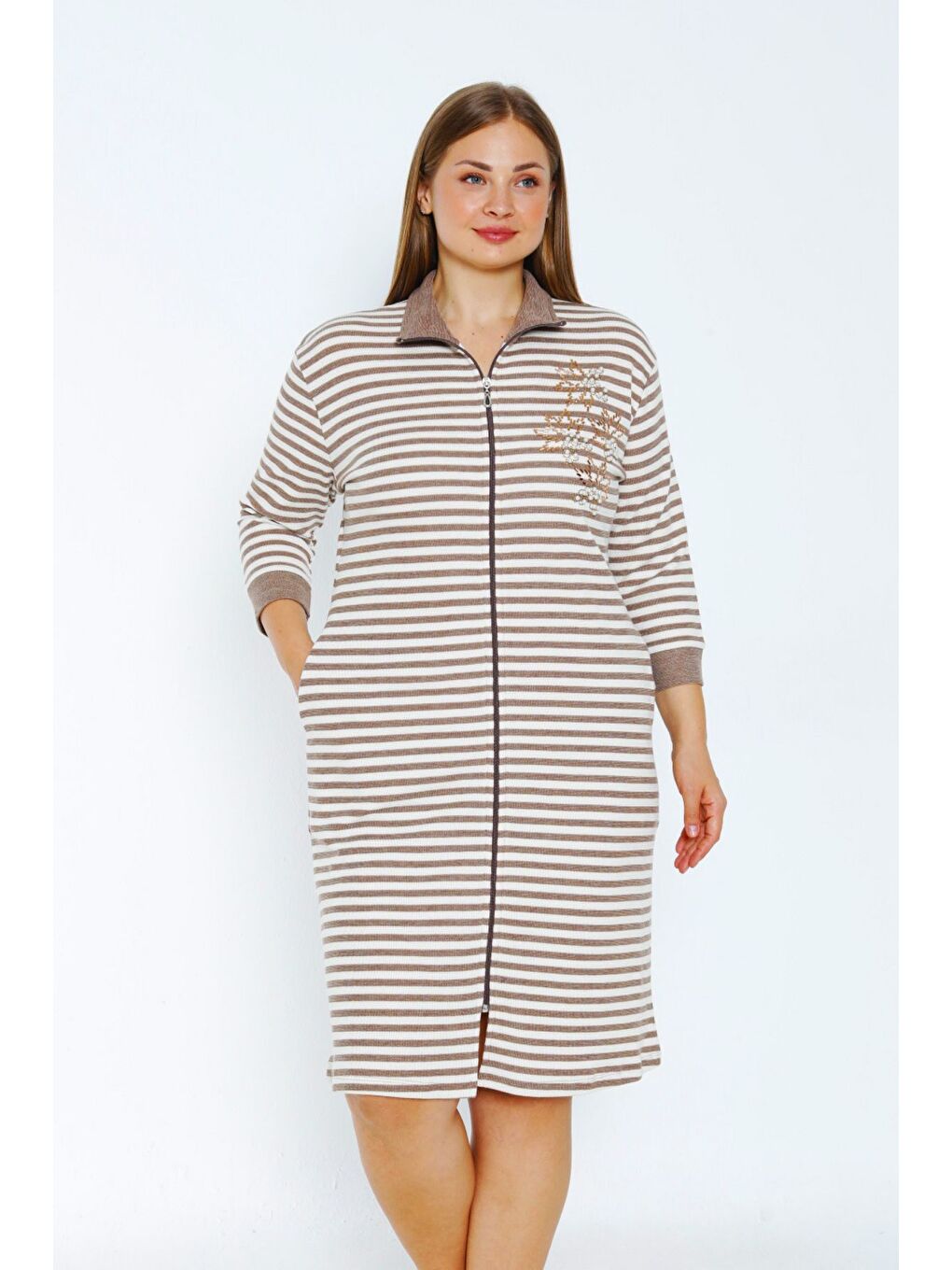 Beyaz kadın çizgi desenli truvakar kollu taş detaylı cepli polo yaka büyük beden pamuklu elbise