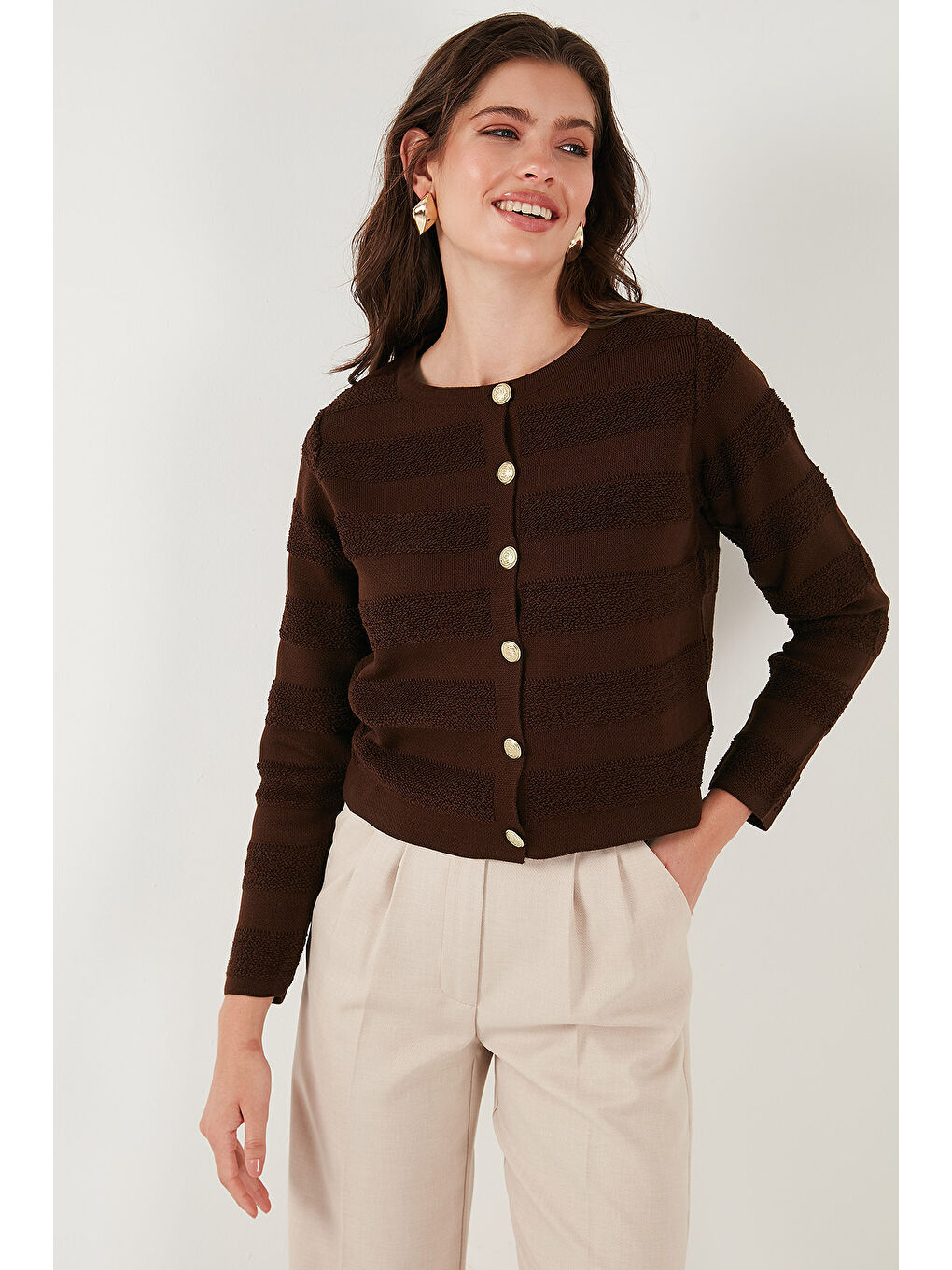 Kahverengi Premium Regular Fit Bisiklet Yaka Düğmeli Dokulu Triko Hırka 680HI00337-5