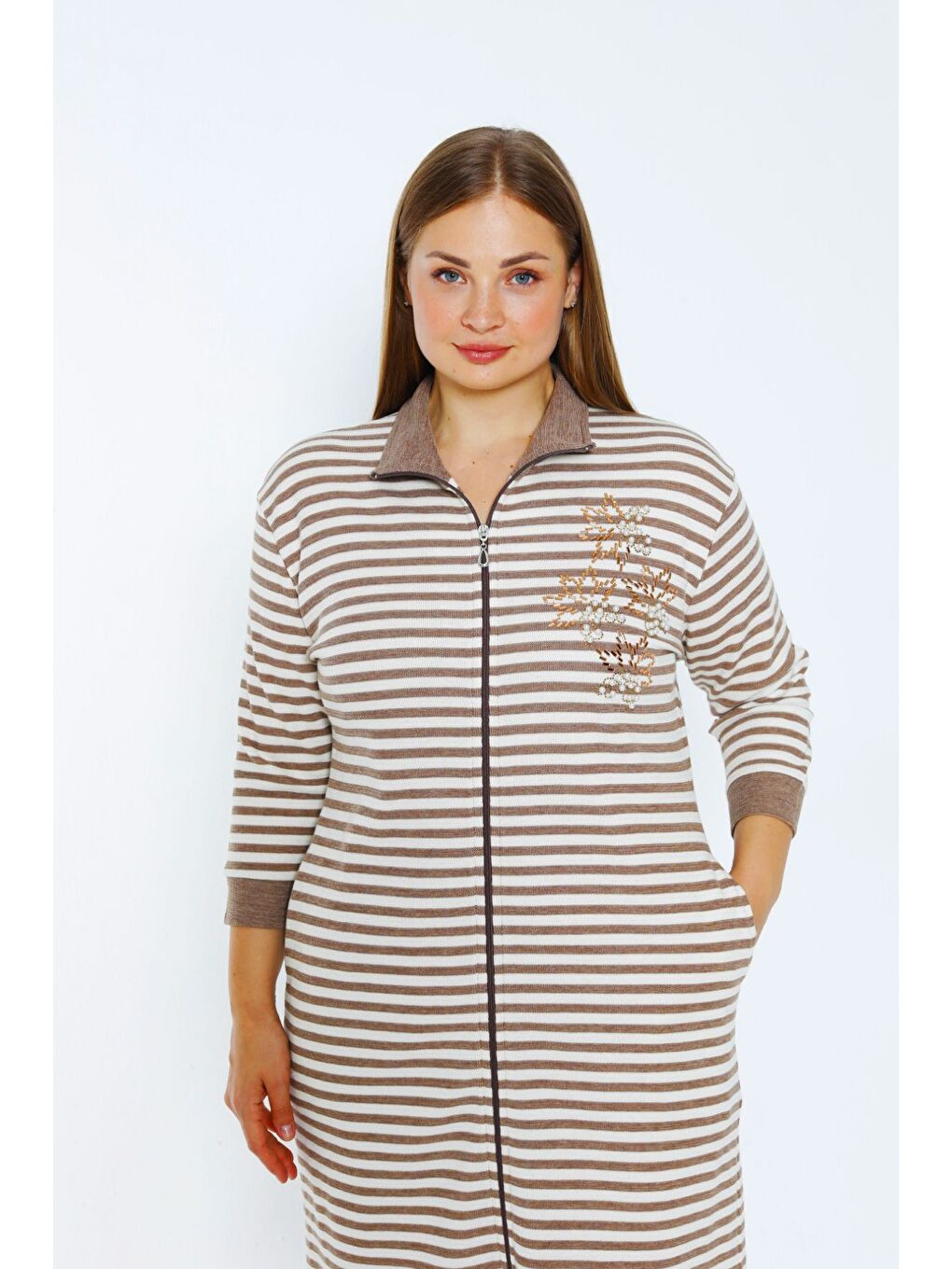 Beyaz kadın çizgi desenli truvakar kollu taş detaylı cepli polo yaka büyük beden pamuklu elbise-2