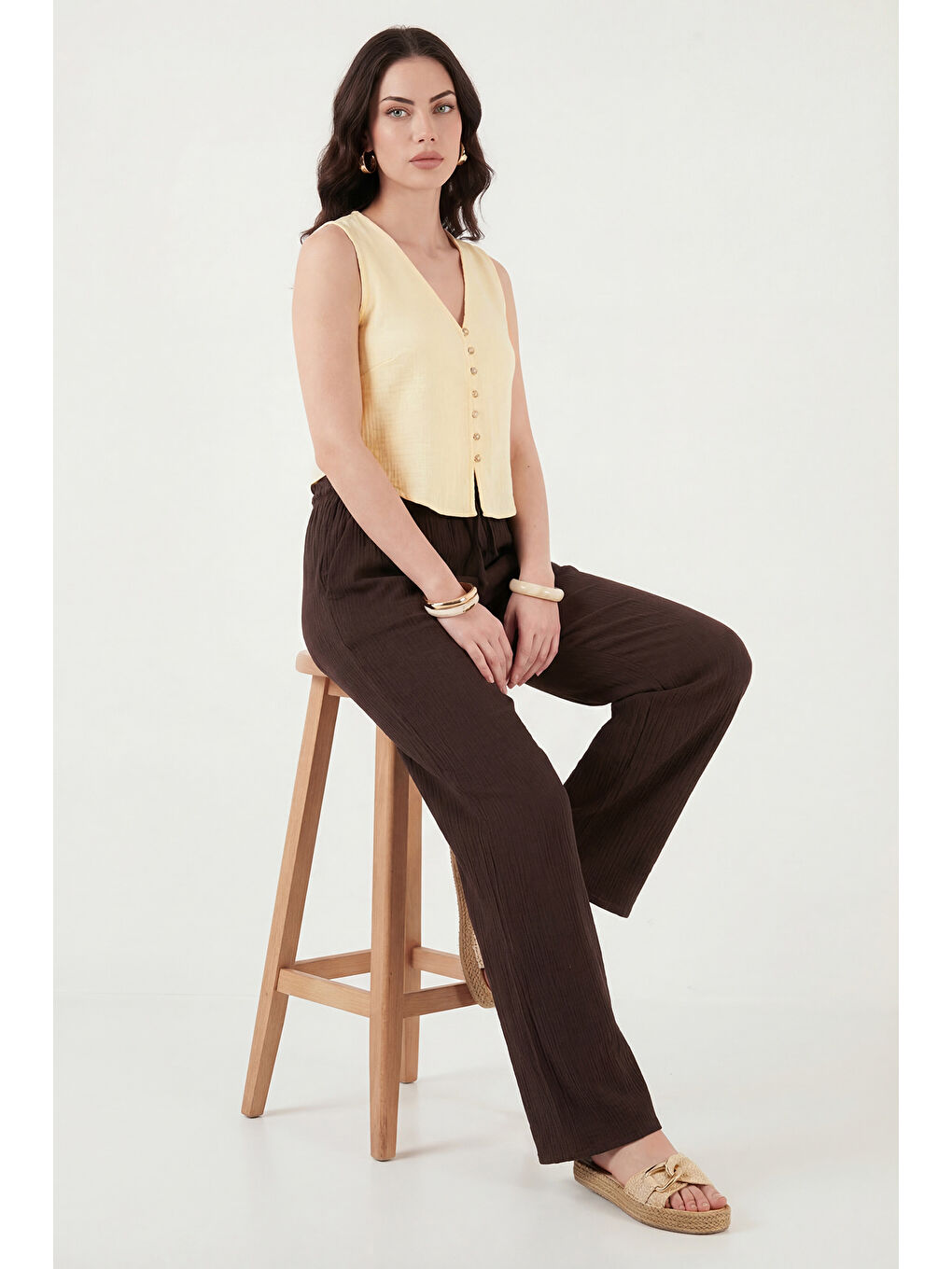 Sarı Pamuklu Regular Fit V Yaka Düğme Detaylı Yazlık Bluz Yelek 5866661-4