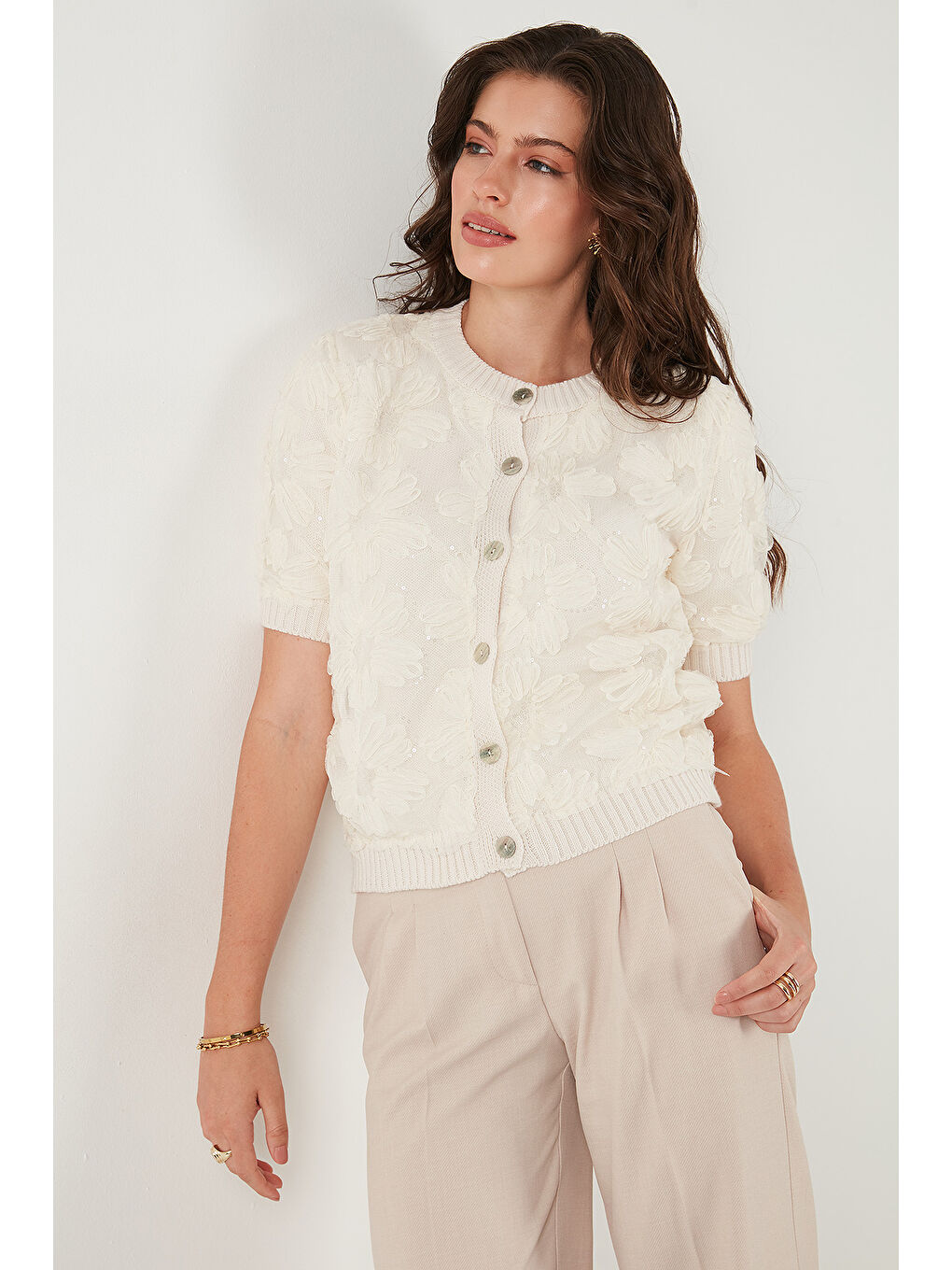 Ekru Premium Regular Fit Bisiklet Yaka Tüllü Çiçekli Kısa Kollu Hırka 680HI00386-5