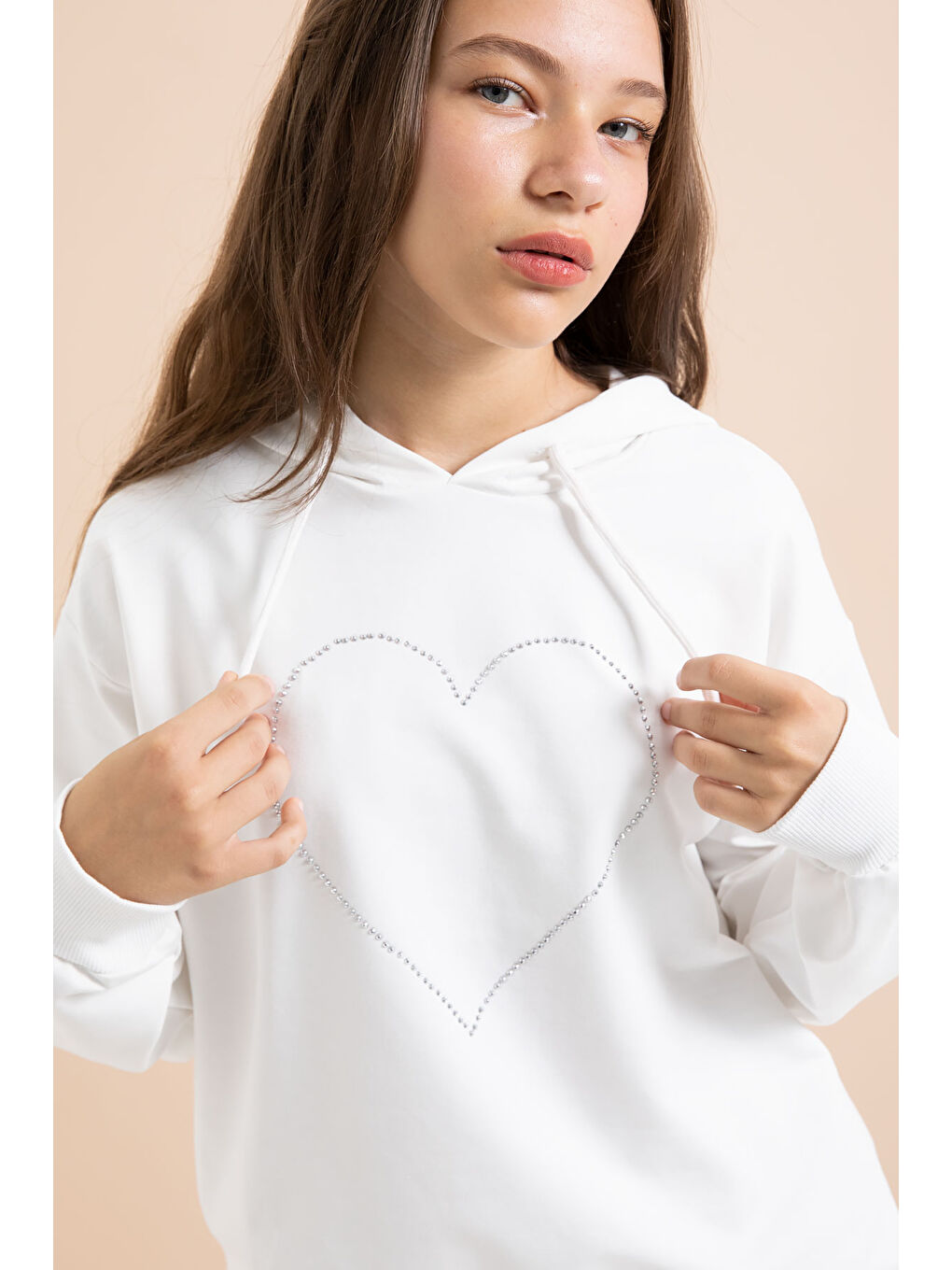 Beyaz Kalp Desenli Kapüşonlu Kız Çocuk Eşofman Takımı 21257-2