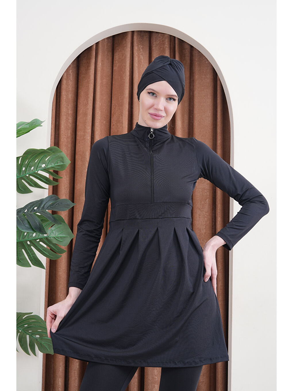 Siyah Yarım Fermuarlı Plise Detaylı Uzun Kollu Kapalı Tesettür Mayo 3385-3