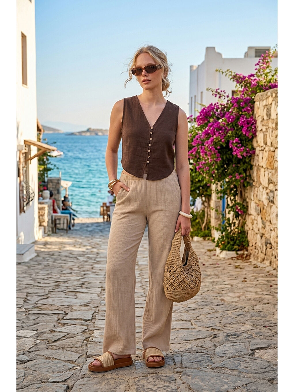 Kahverengi Pamuklu Regular Fit V Yaka Düğme Detaylı Yazlık Bluz Yelek 5866661