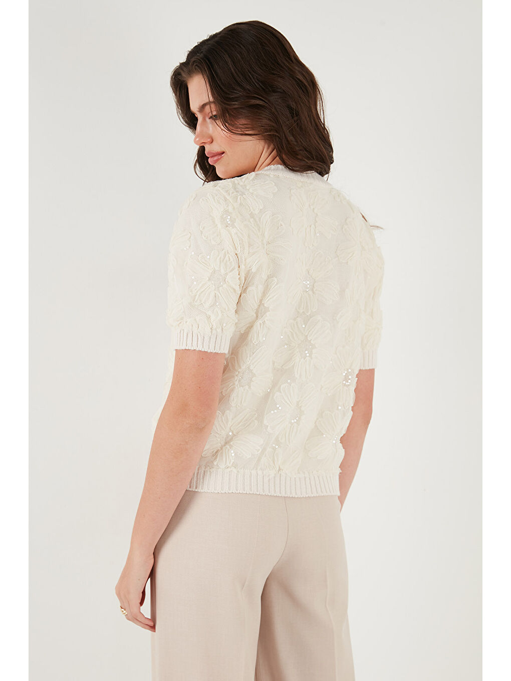 Ekru Premium Regular Fit Bisiklet Yaka Tüllü Çiçekli Kısa Kollu Hırka 680HI00386-6