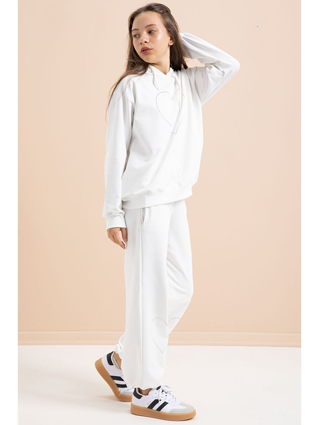 Beyaz Kalp Desenli Kapüşonlu Kız Çocuk Eşofman Takımı 21257-3