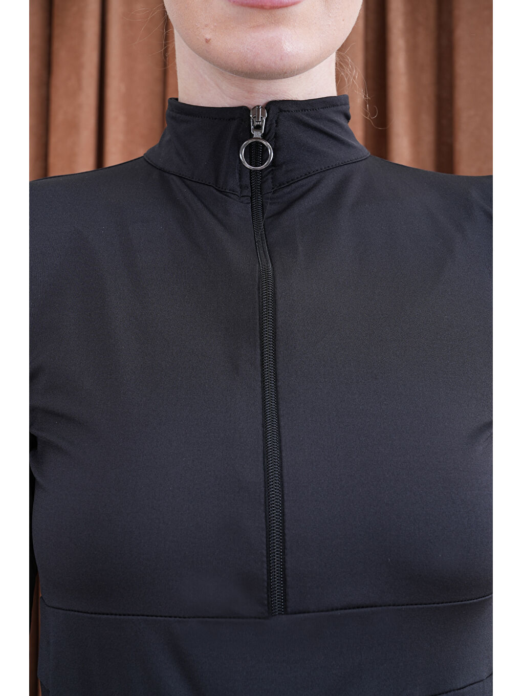 Siyah Yarım Fermuarlı Plise Detaylı Uzun Kollu Kapalı Tesettür Mayo 3385-4