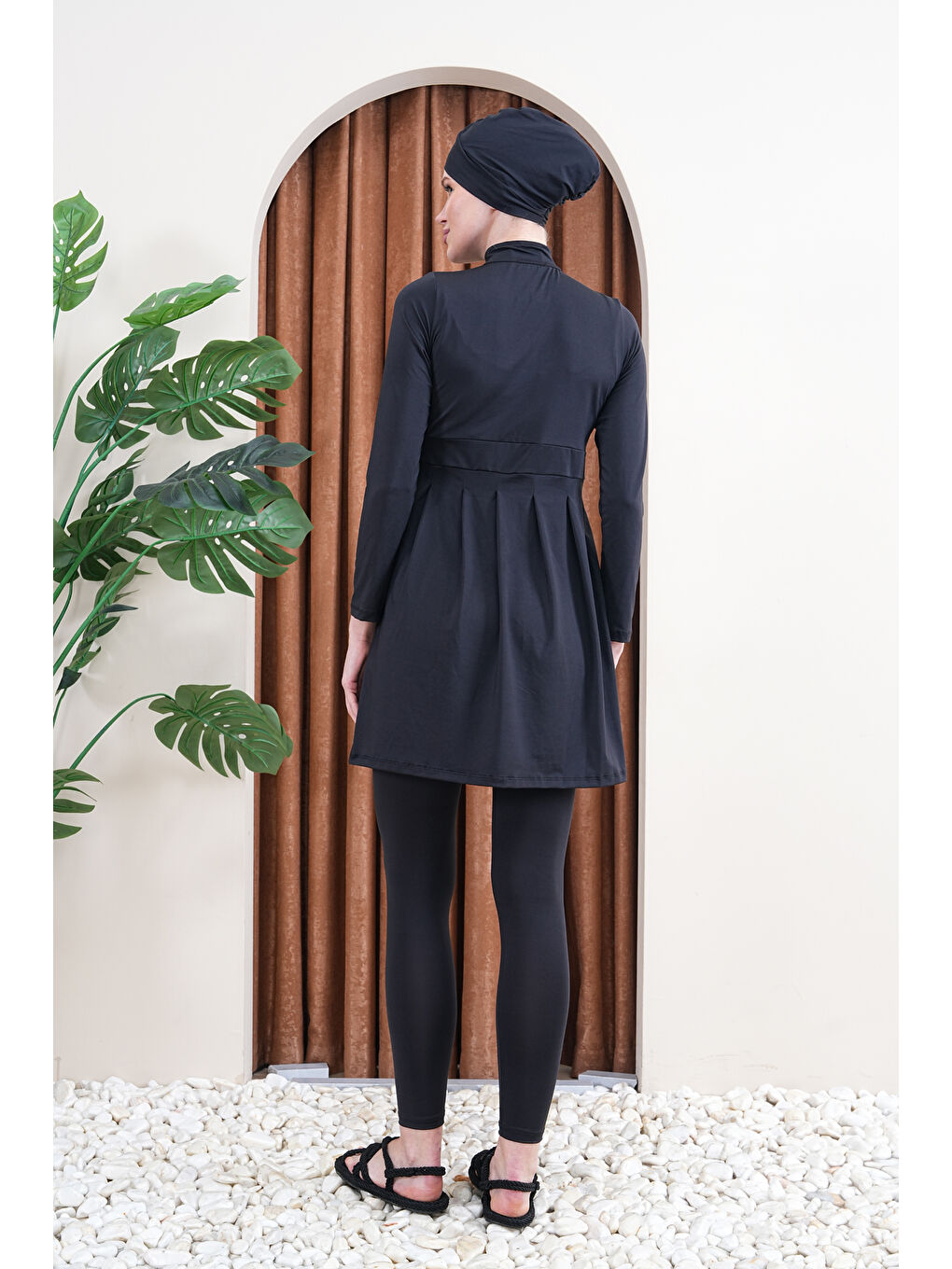 Siyah Yarım Fermuarlı Plise Detaylı Uzun Kollu Kapalı Tesettür Mayo 3385-5