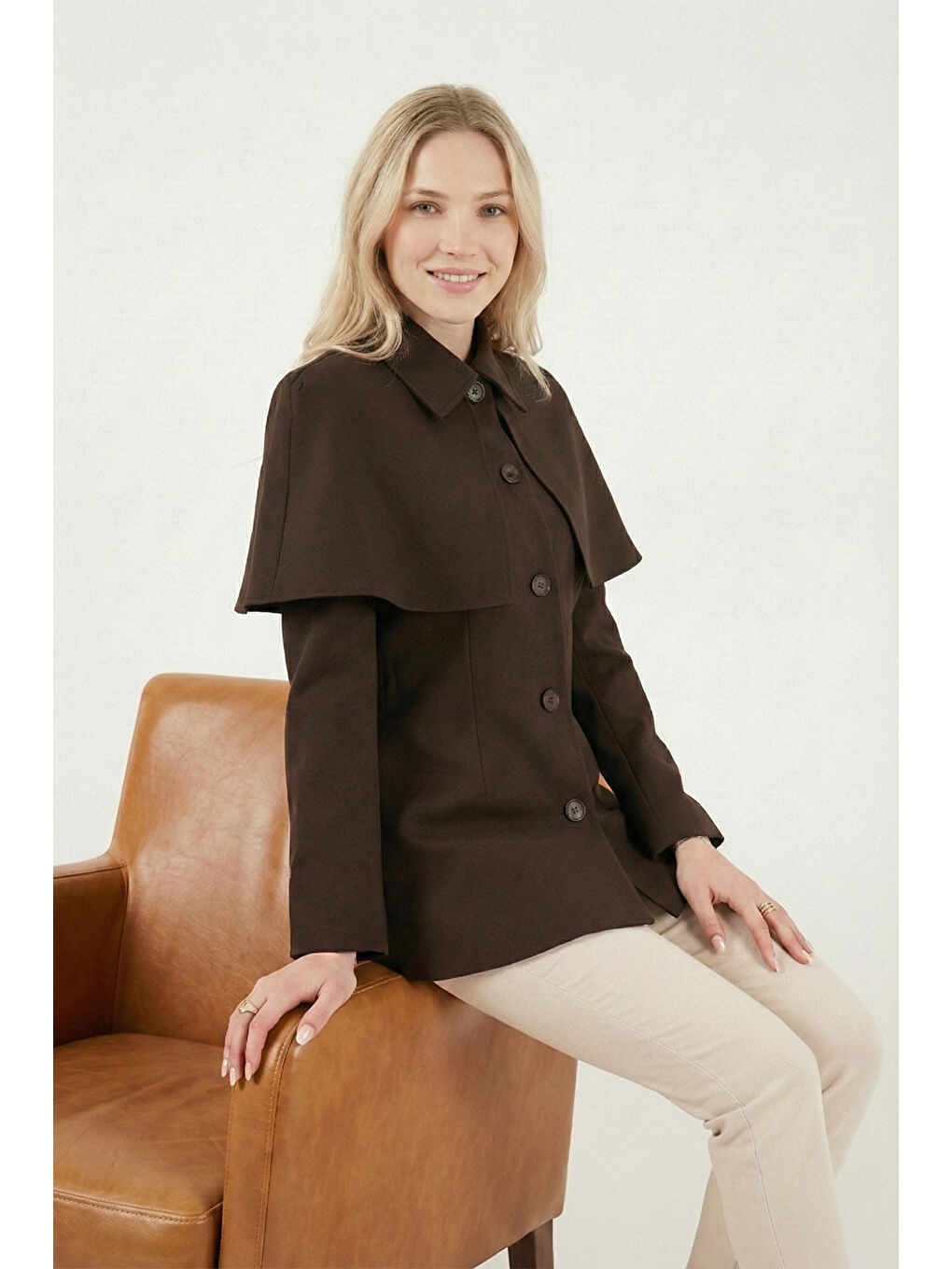 Kahverengi Regular Fit Pelerin Detaylı Düğmeli Ceket 6927687-1