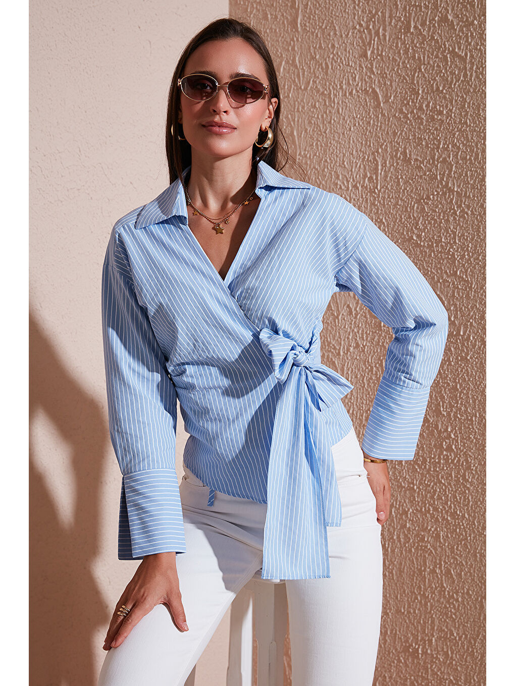 Mavi Pamuklu Regular Fit Uzun Kollu Bağlama Detaylı Gömlek 65200538