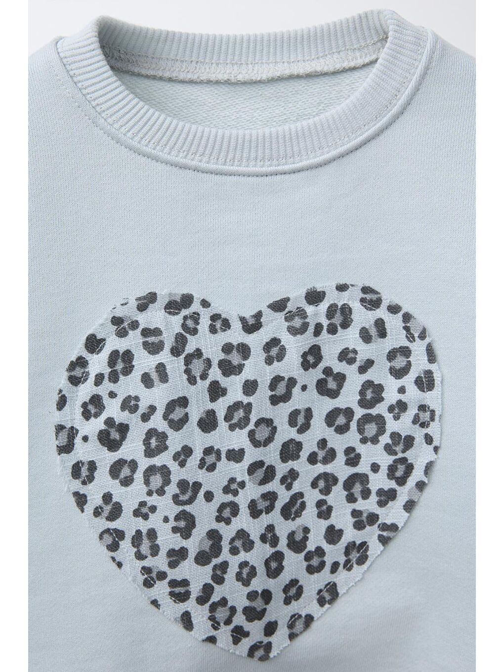 Kız Çocuk Pamuklu Buz Mavi Sweatshirt Ve Leopar Desenli Tayt Takımı - Kalp Baskılı-2