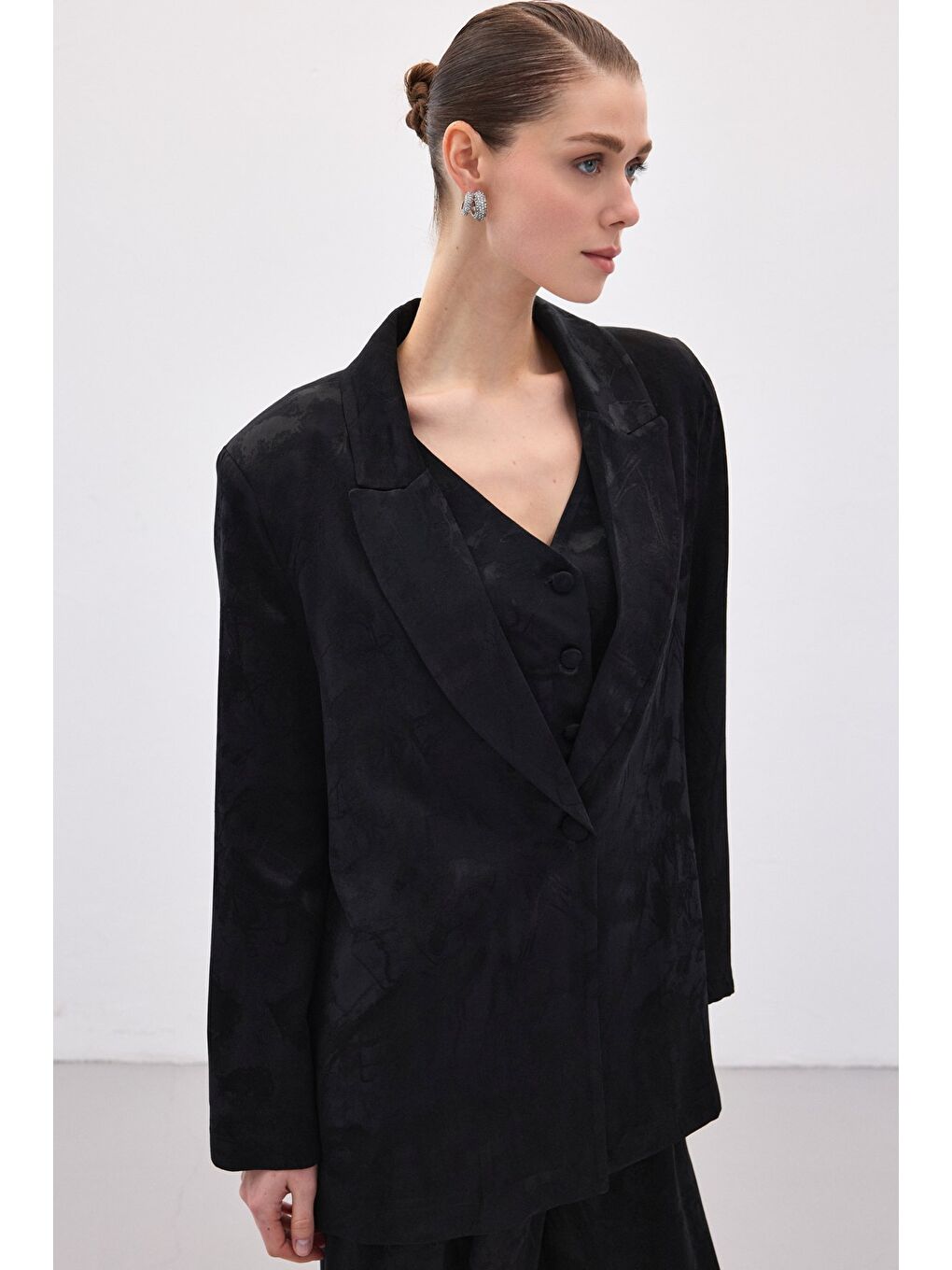 Jakarlı Uzun Ceket - Siyah