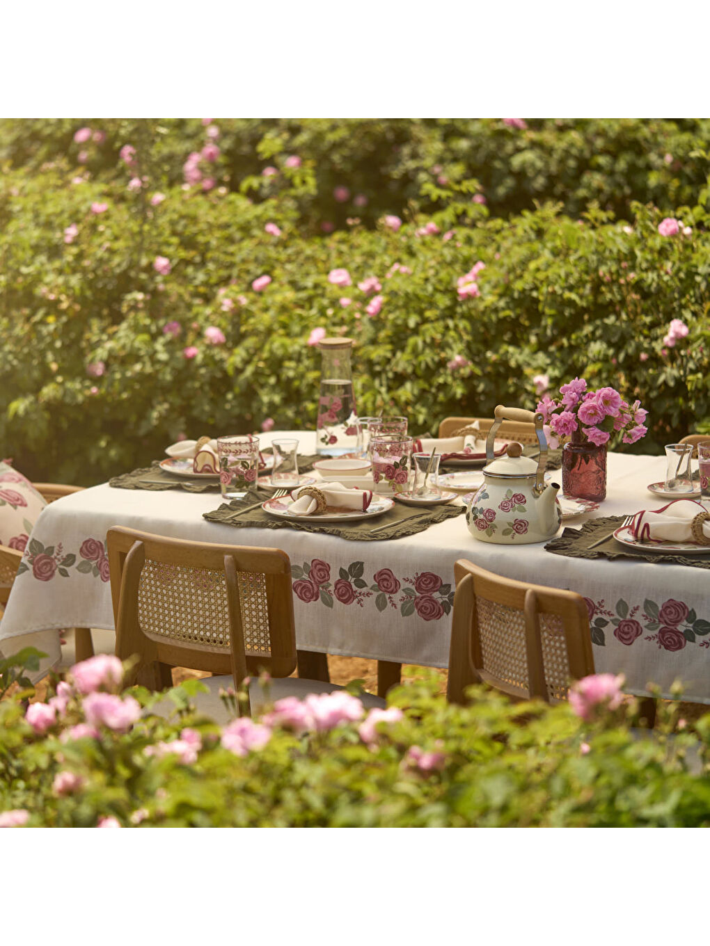 Ekru Rose Baskılı Masa Örtüsü Krem (150x250 cm)-1