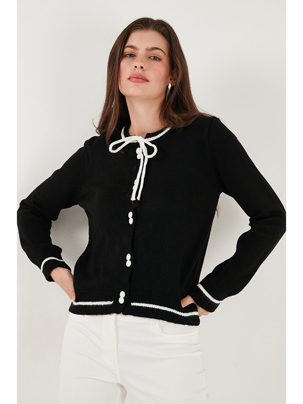 Siyah Premium Fitted Fit Bağlamalı Yaka Düğmeli Triko Hırka 680HI002408-1