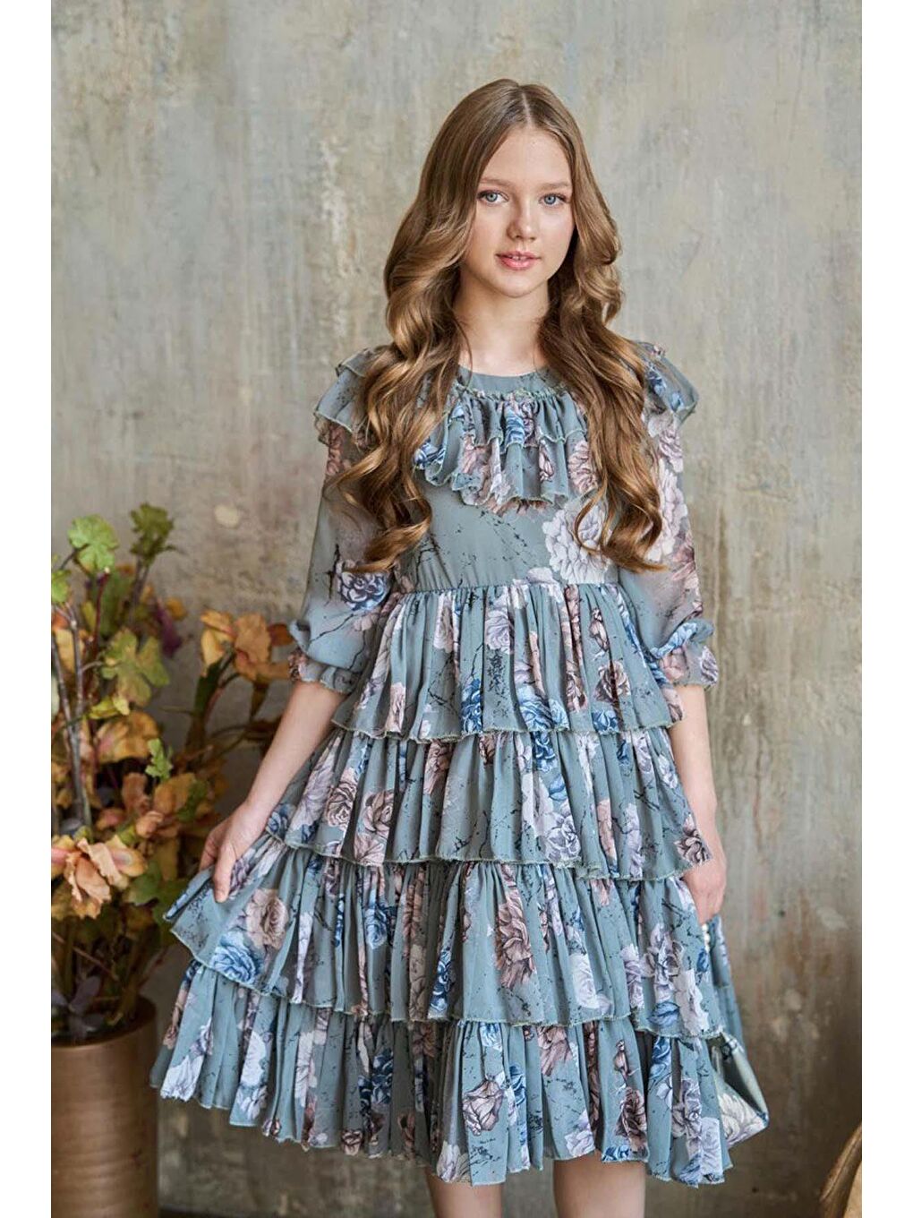 Kız Çocuk Üzeri Gül Desenli Yakası ve Eteği Kat Kat Fırfırlı Pliseli Yeşil Elbise-1