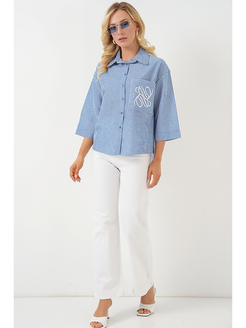 Kadın Tek Cep Nakışlı Gömlek 20328 - Lacivert-1