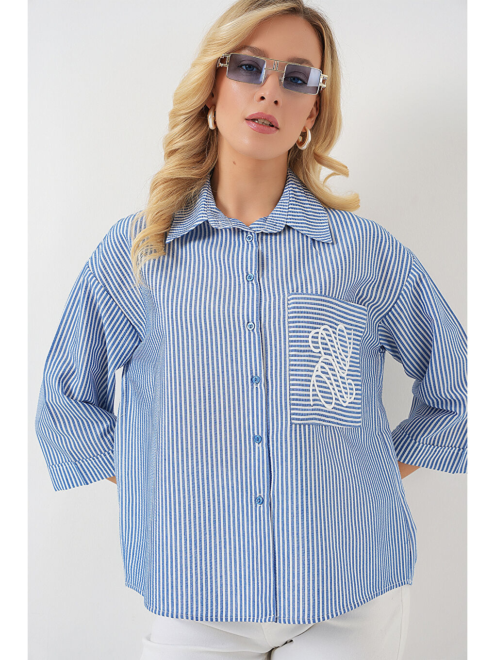 Kadın Tek Cep Nakışlı Gömlek 20328 - Lacivert-2