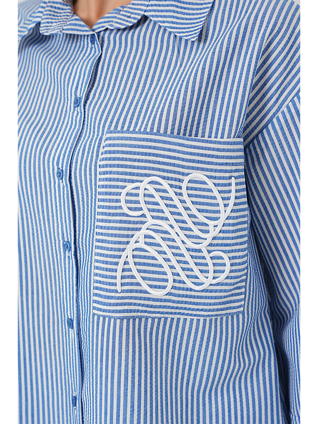 Kadın Tek Cep Nakışlı Gömlek 20328 - Lacivert-4