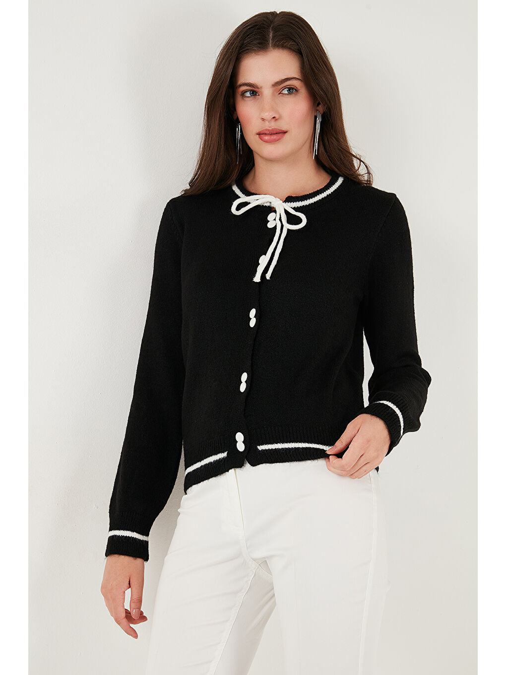 Siyah Premium Fitted Fit Bağlamalı Yaka Düğmeli Triko Hırka 680HI002408-3